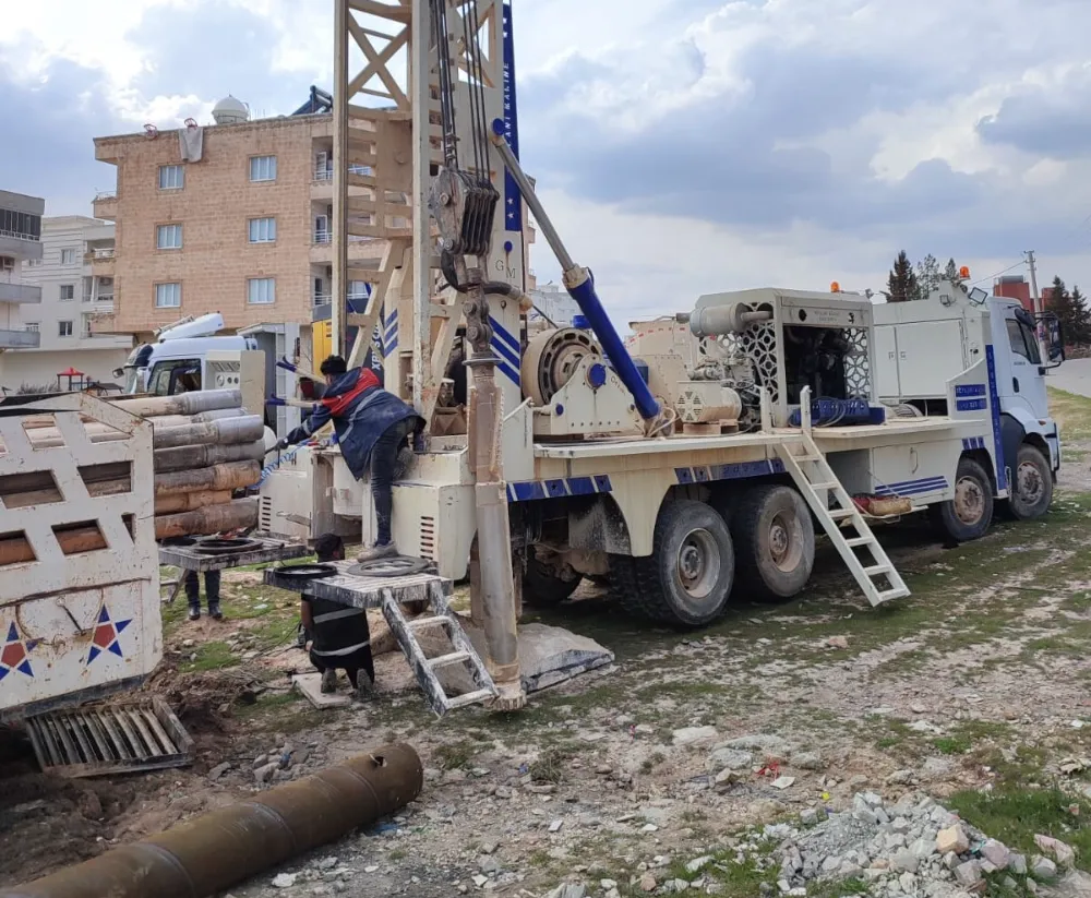 Midyat’ın Bağlar ve Seyitler Mahallelerinde Sondaj Kuyusu Kazı Çalışmaları Tamamlandı