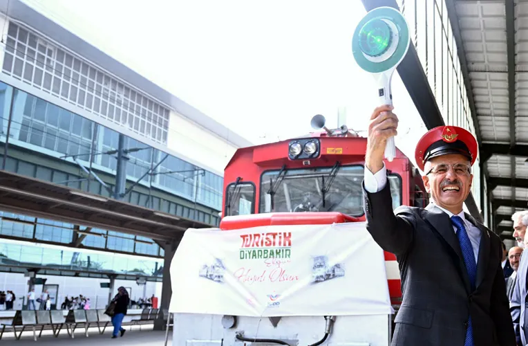Turistik Diyarbakır Ekspresi ilk seferine uğrlandı