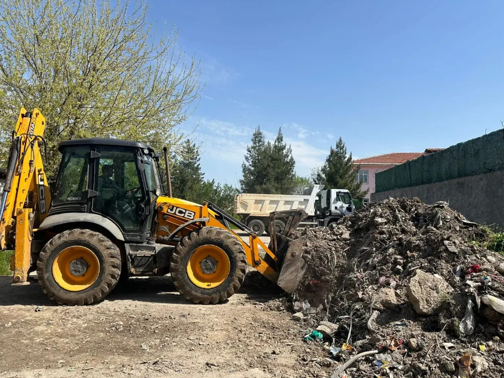 Mazıdağı’nda kırsal mahallelerde temizlik çalışmaları devam ediyor