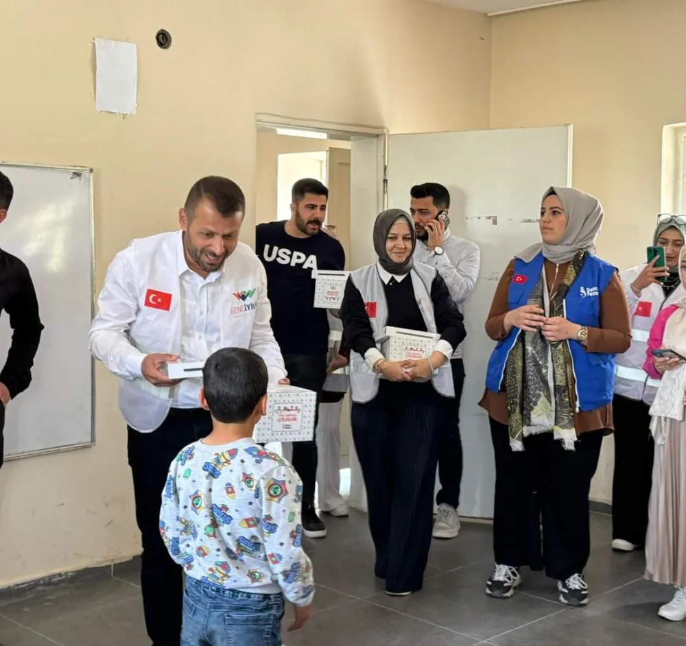 Başkan Alma öğrencilere tablet hediye etti
