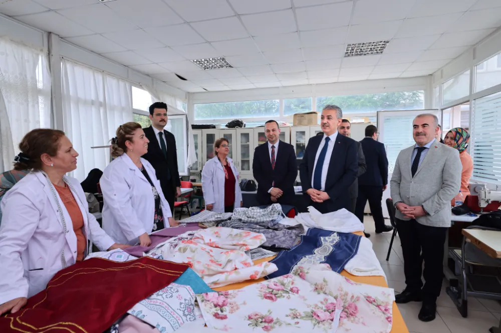 Vali Tuncay Akkoyun, Artuklu Halk Eğitimi Merkezini ziyaret etti