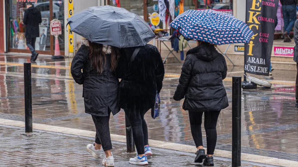Mardin’de 6 ay sonra beklenen yağış geldi