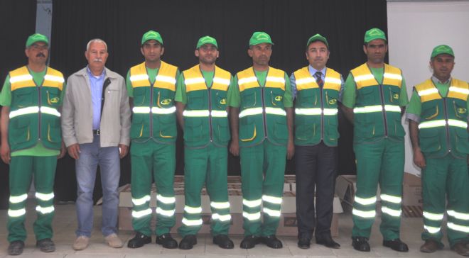 Temizlik personellerine yaz kıyafetleri dağıtımı yapıldı