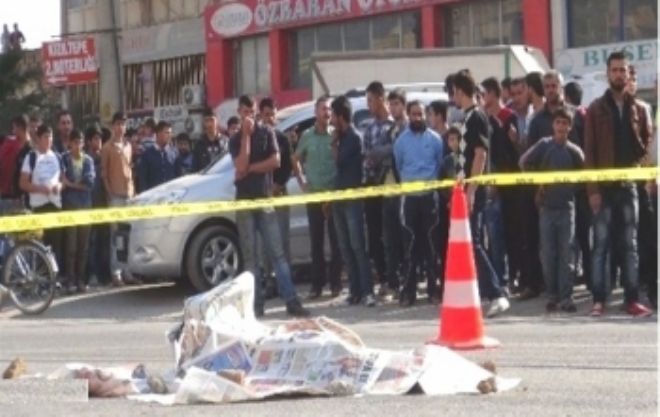 Işıkta dilencilik kaza getirdi