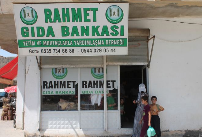 Rahmet Gıda Bankasından bin 700 aileye yardım