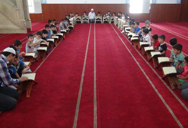 Öğrencilere uygulamalı namaz eğitimi