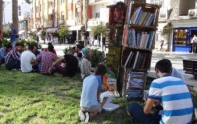 Kızıltepeli gençler, açık hava kütüphanesinde buluştu