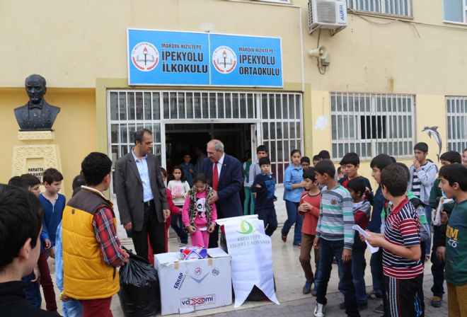 Kızıltepe Ticaret Borsasından öğrencilere giyim yardımı
