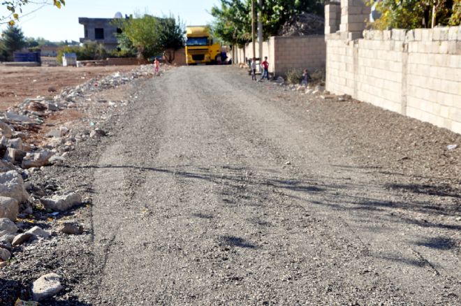 Yol Genişletme ve Mıcır Serimi Çalışmaları Sürüyor