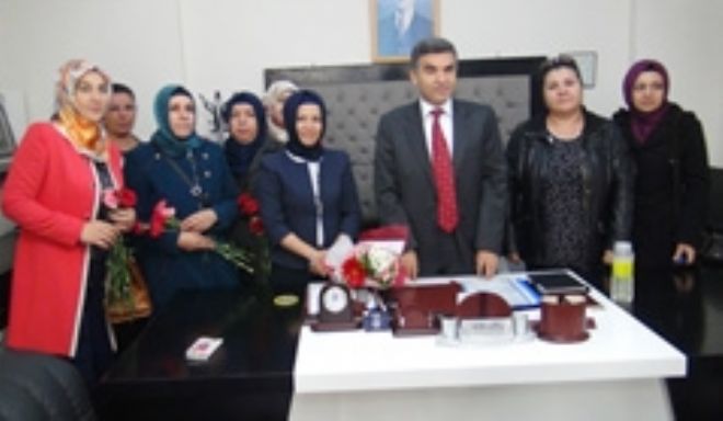 Öğretmenler günü törenlerle kutlandı