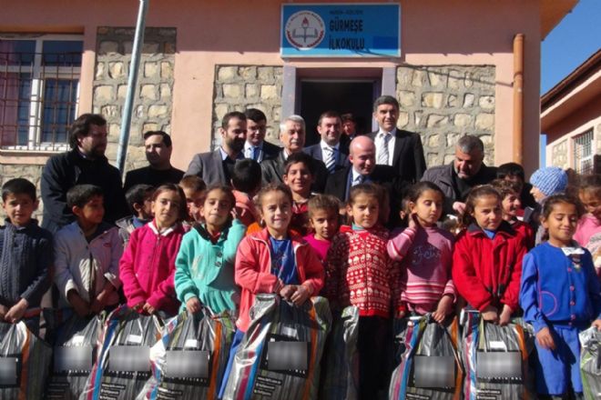 Hayırseverlerden Kızıltepe deki bin öğrenciye giyim yardımı