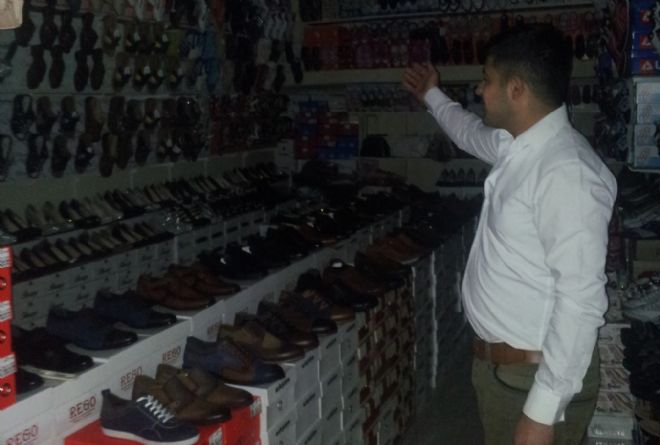 Kızıltepe`deki esnaflardan elektrik kesintisine tepki